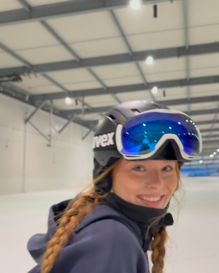 Für unseren nächsten Drop haben wir schon mal den Winter gesucht… 👀❄️ Welche Sorte könnte das wohl sein? 🎄🫣

#barebells #barebellsgermany #newflavor #proteinbar #ski #winter