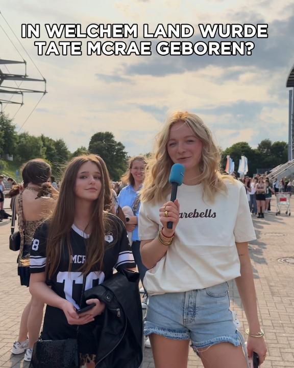 Instagram image with caption: Markiere eine Person, die alle Fragen richtig beantwortet hätte