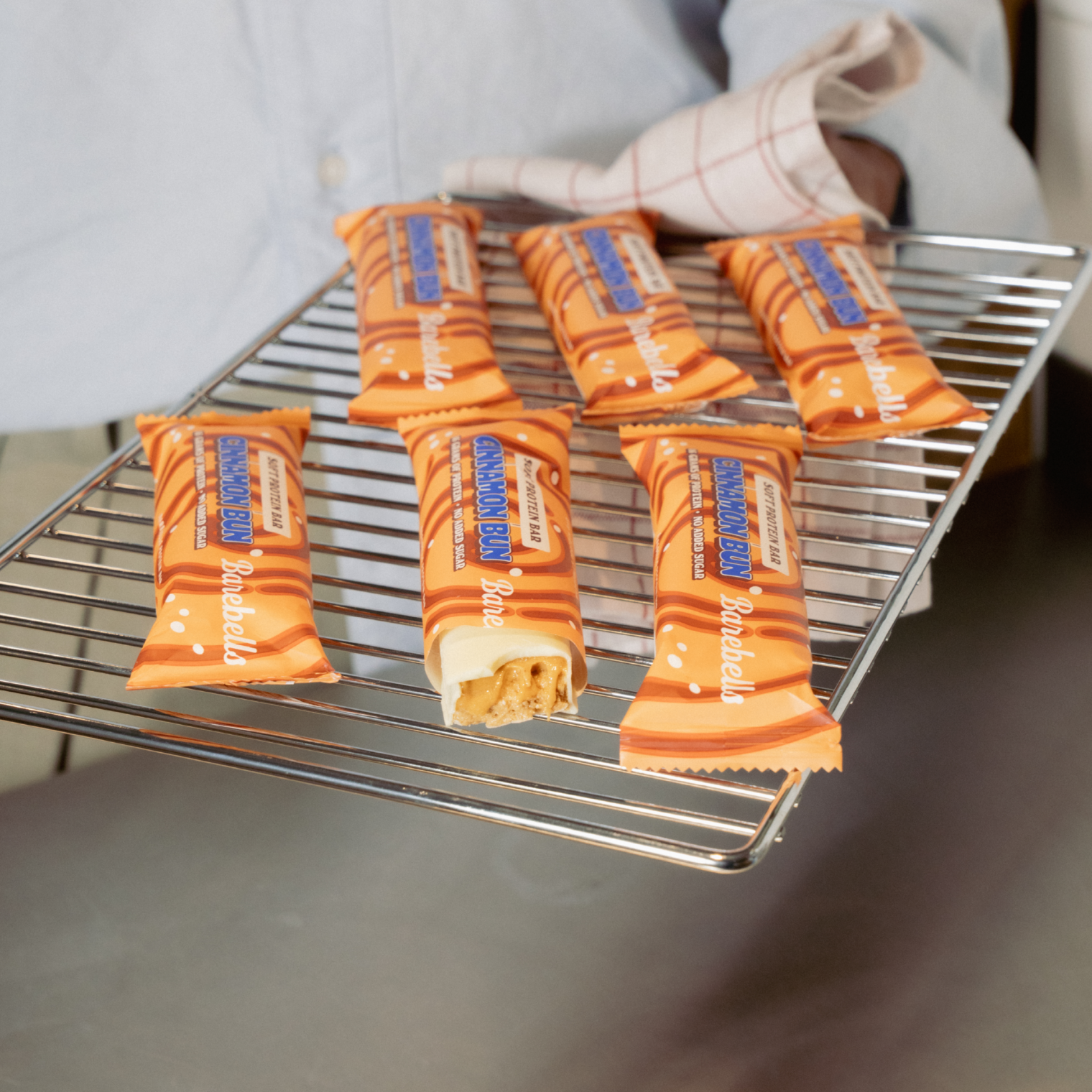 Barebells Cinnamon Bun Lifestyle 2