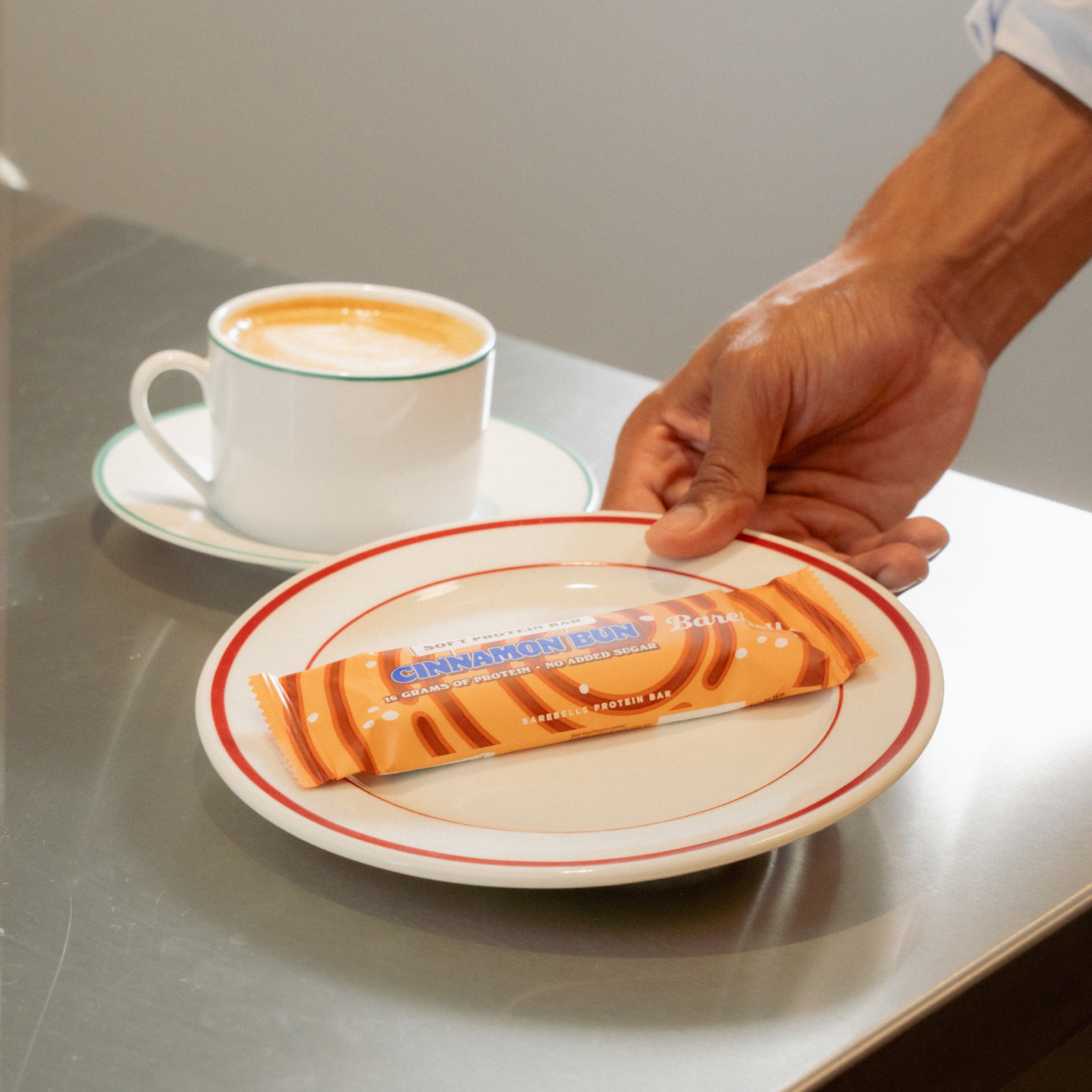 Barebells Cinnamon Bun Lifestyle 3