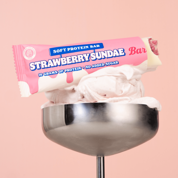 Barebells Strawberry Sundae Lifestyle 1